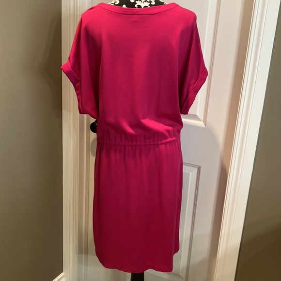 Fucshia Rachel Roy scoop neck short sleeve dress w/tie@waist - Picture 6 of 13